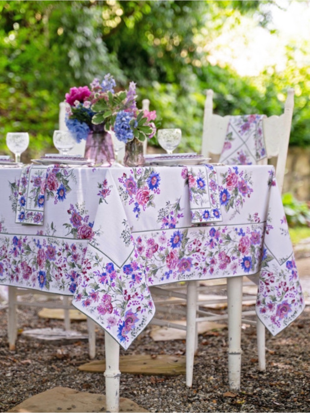 Like new Vintage April Cornell cotton Russian chintz floral Tablecloth 61x111